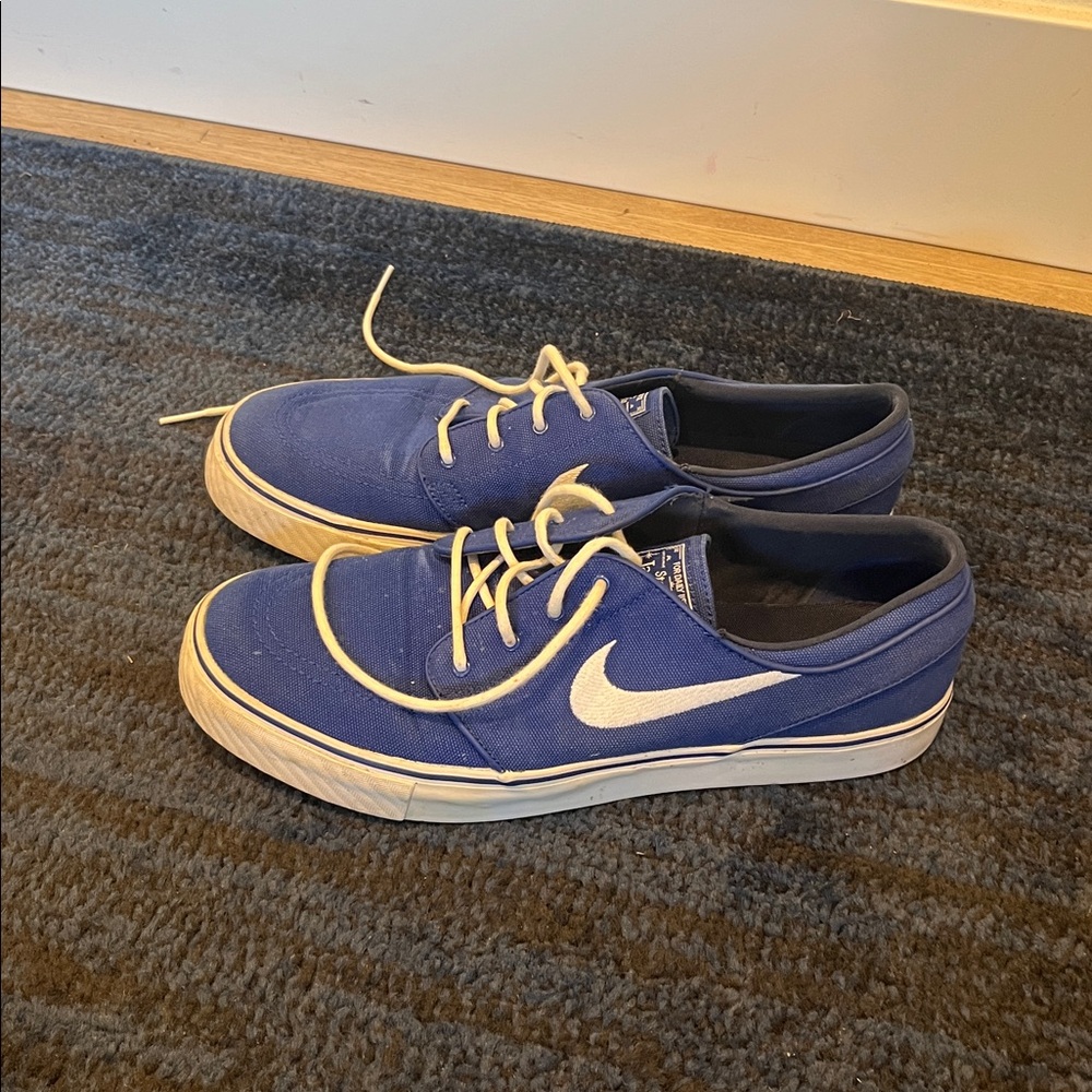 Nike Stefan Janoski Nike Royal Blue Sneakers with White Swoosh-Hardly worn